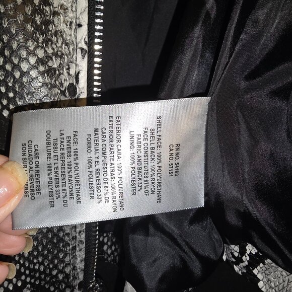 Levi's women's faux leather python moto jacket - Size Large - New - Picture 9 of 10